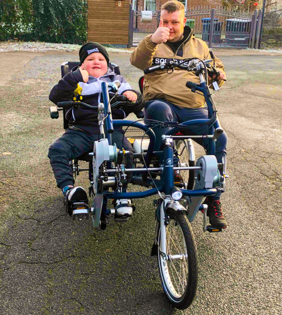 Kamils erster Ausflug auf seinem Parallel-Tandem.